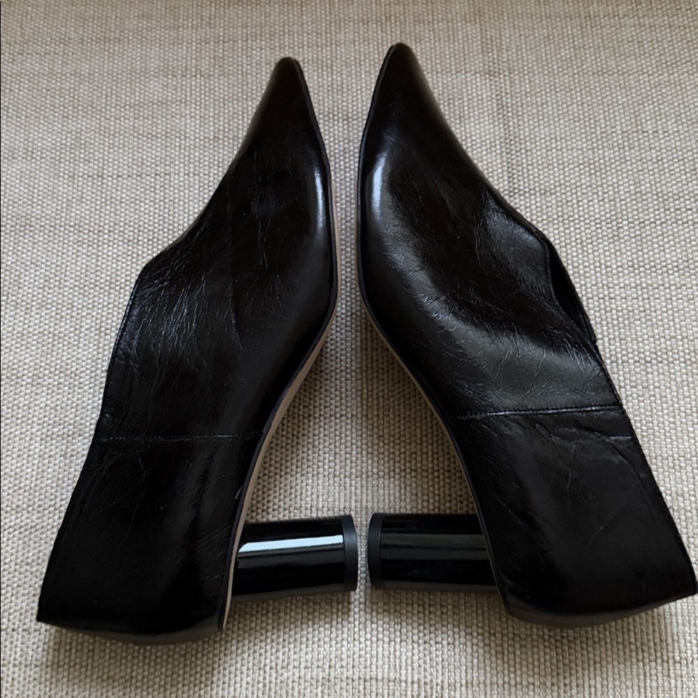 Office London Wrinkled Leather V-Cutout Top Black Round Heel Low Booties NWOB - Picture 6 of 13